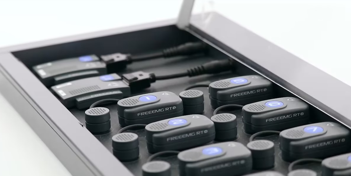 BTS Bioengineering FREEEMG 1000 : https://www.btsbioengineering.com/products/freeemg-surface-emg-semg/